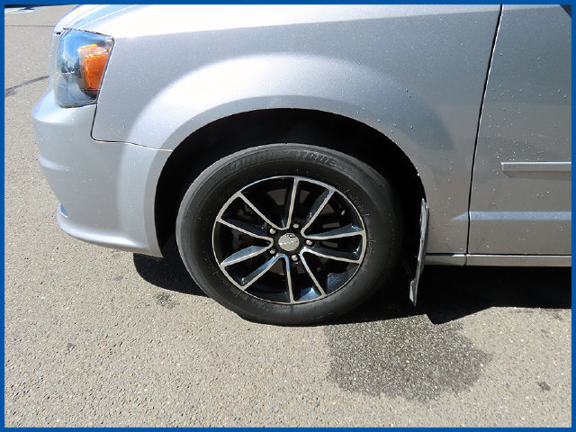 Used 2015 Dodge Grand Caravan SE FWD image 4
