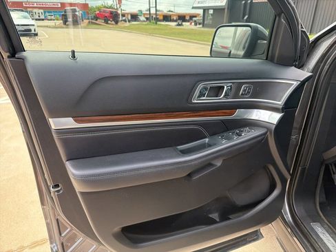 Used 2016 Ford Explorer Limited w/ Equipment Group 301A FWD image 15