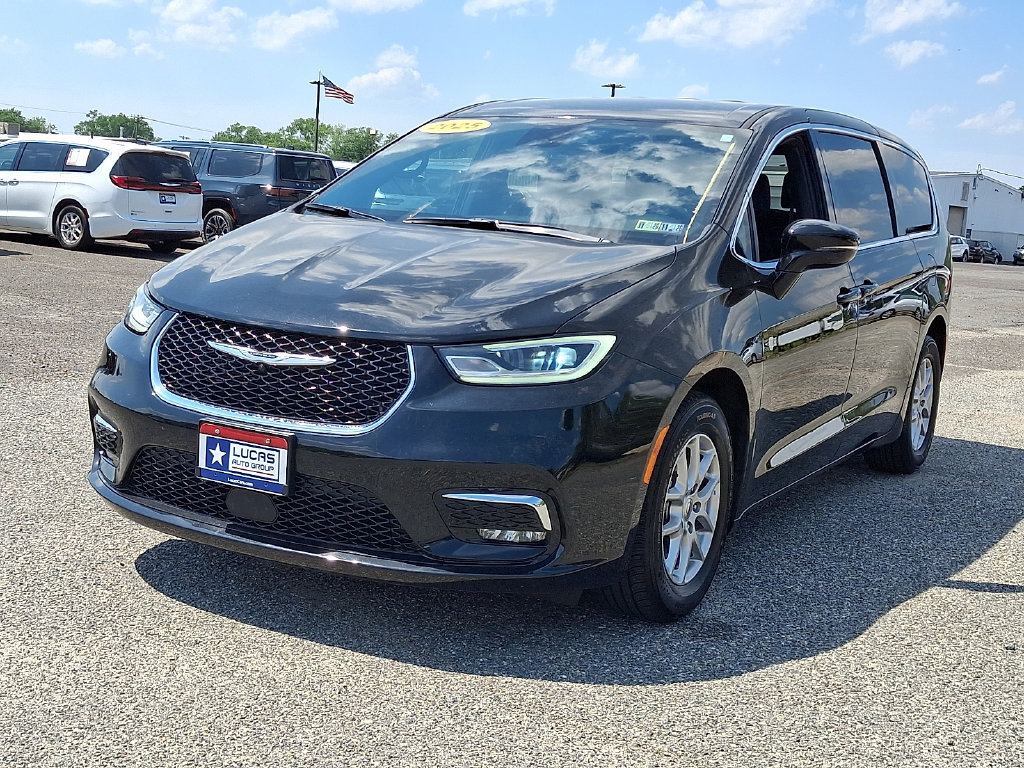 Used 2025 Chrysler Pacifica Select FWD image 5