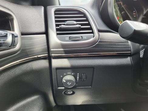 Used 2019 Jeep Grand Cherokee Limited X AWD/4WD image 21