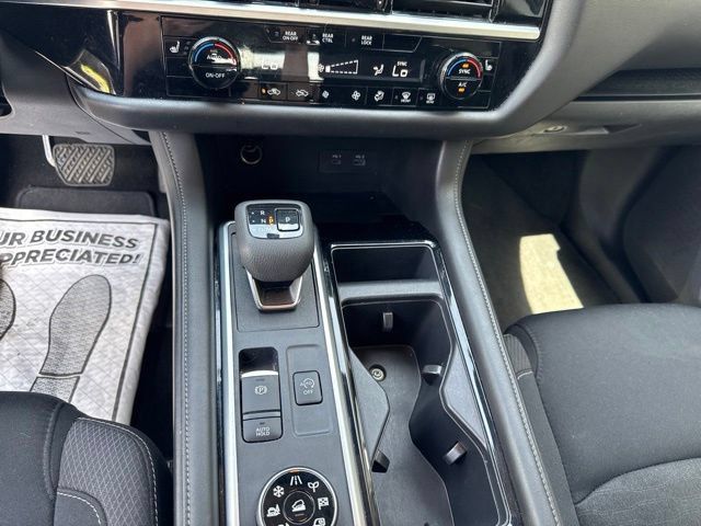 Used 2025 Nissan Pathfinder SV AWD/4WD image 18