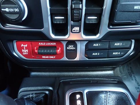 Used 2025 Jeep Gladiator Mojave AWD/4WD image 21