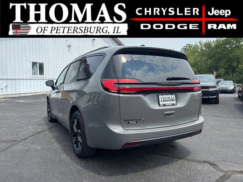 Used 2024 Chrysler Pacifica Touring-L w/ S Appearance Package FWD image 5