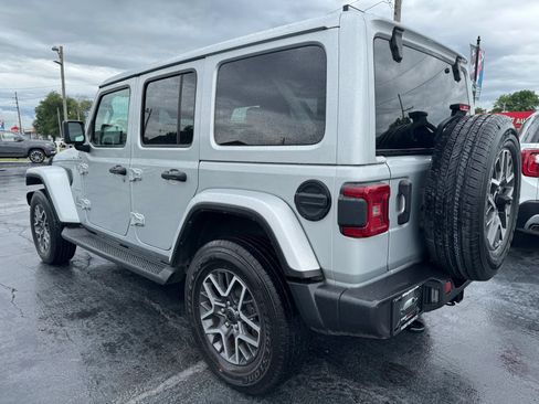 Used 2024 Jeep Wrangler Unlimited Sahara AWD/4WD image 11