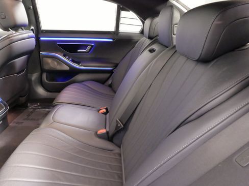 Used 2022 Mercedes-Benz S 500 4MATIC w/ AMG Line Package image 38