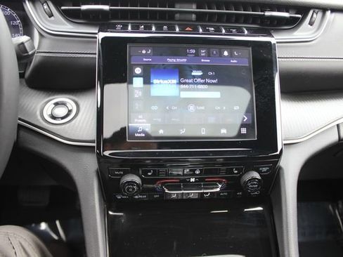 Used 2023 Jeep Grand Cherokee Altitude AWD/4WD image 4