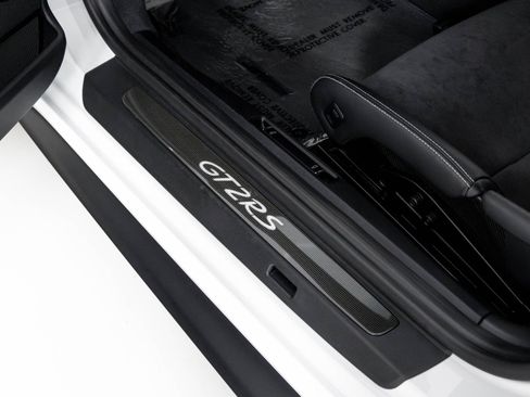 Used 2018 Porsche 911 GT2 RS image 30