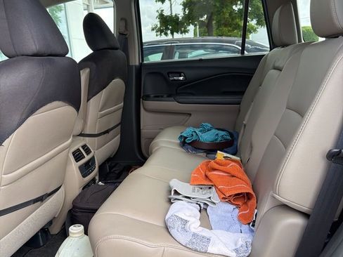 Used 2016 Honda Pilot Touring image 14