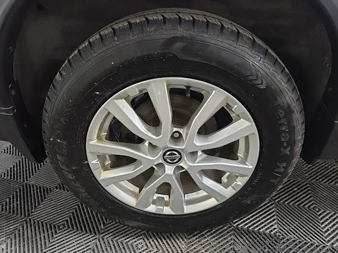Used 2018 Nissan Rogue SV AWD/4WD image 14