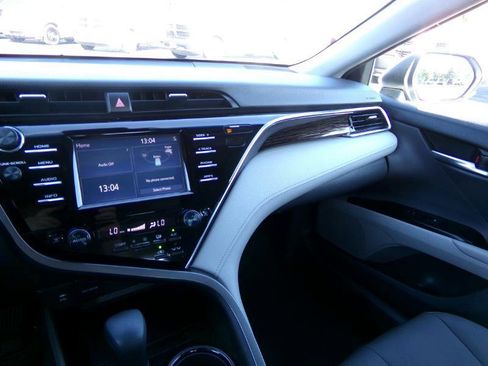 Used 2018 Toyota Camry LE image 23