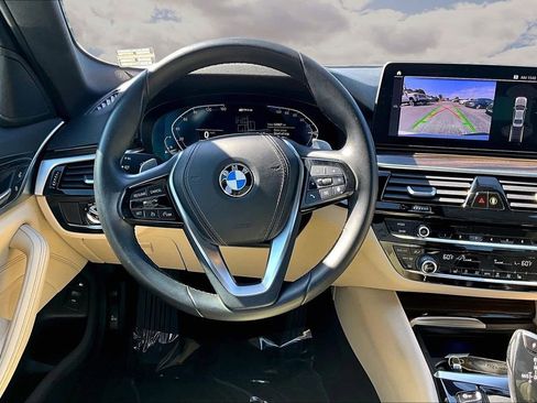 Used 2021 BMW 530e w/ Convenience Package image 8