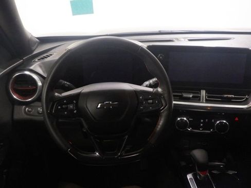 Used 2025 Chevrolet Trax RS w/ Sunroof Package image 9