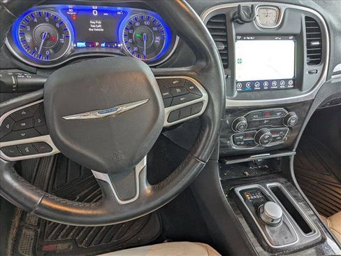 Used 2017 Chrysler 300 Limited image 11