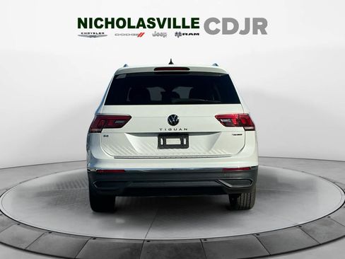 Used 2023 Volkswagen Tiguan SE w/ Panoramic Sunroof Package image 4