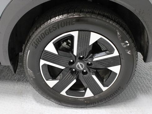Certified 2025 Nissan Kicks SV AWD/4WD image 18