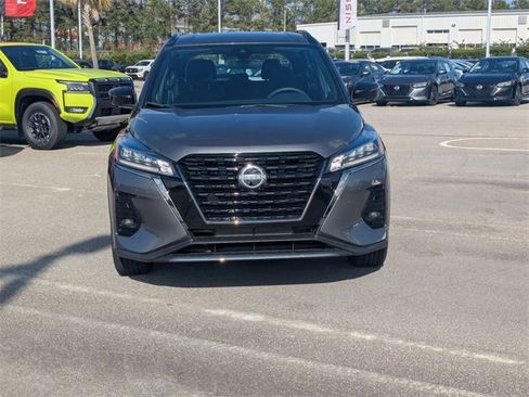 Used 2024 Nissan Kicks SR image 8