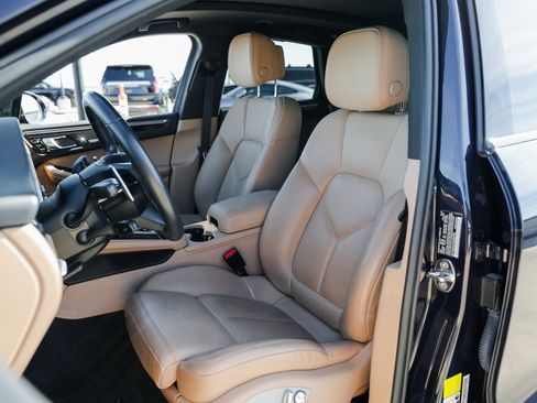 Certified 2022 Porsche Macan S image 5