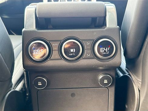 Used 2018 Land Rover Discovery HSE image 28