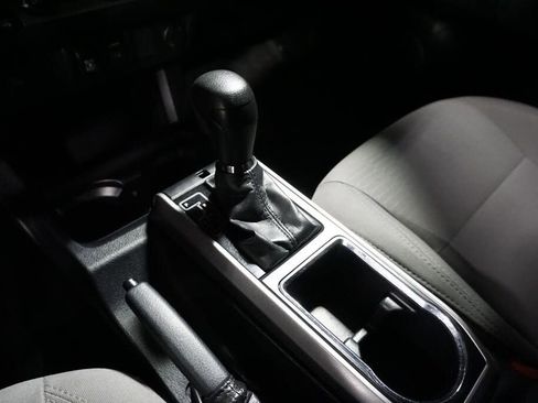 Used 2019 Toyota Tacoma SR5 AWD/4WD image 17
