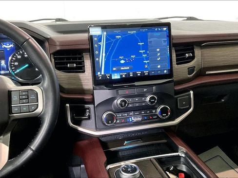 Used 2022 Ford Expedition Max Limited image 6