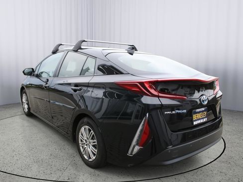 Used 2021 Toyota Prius Prime LE image 6