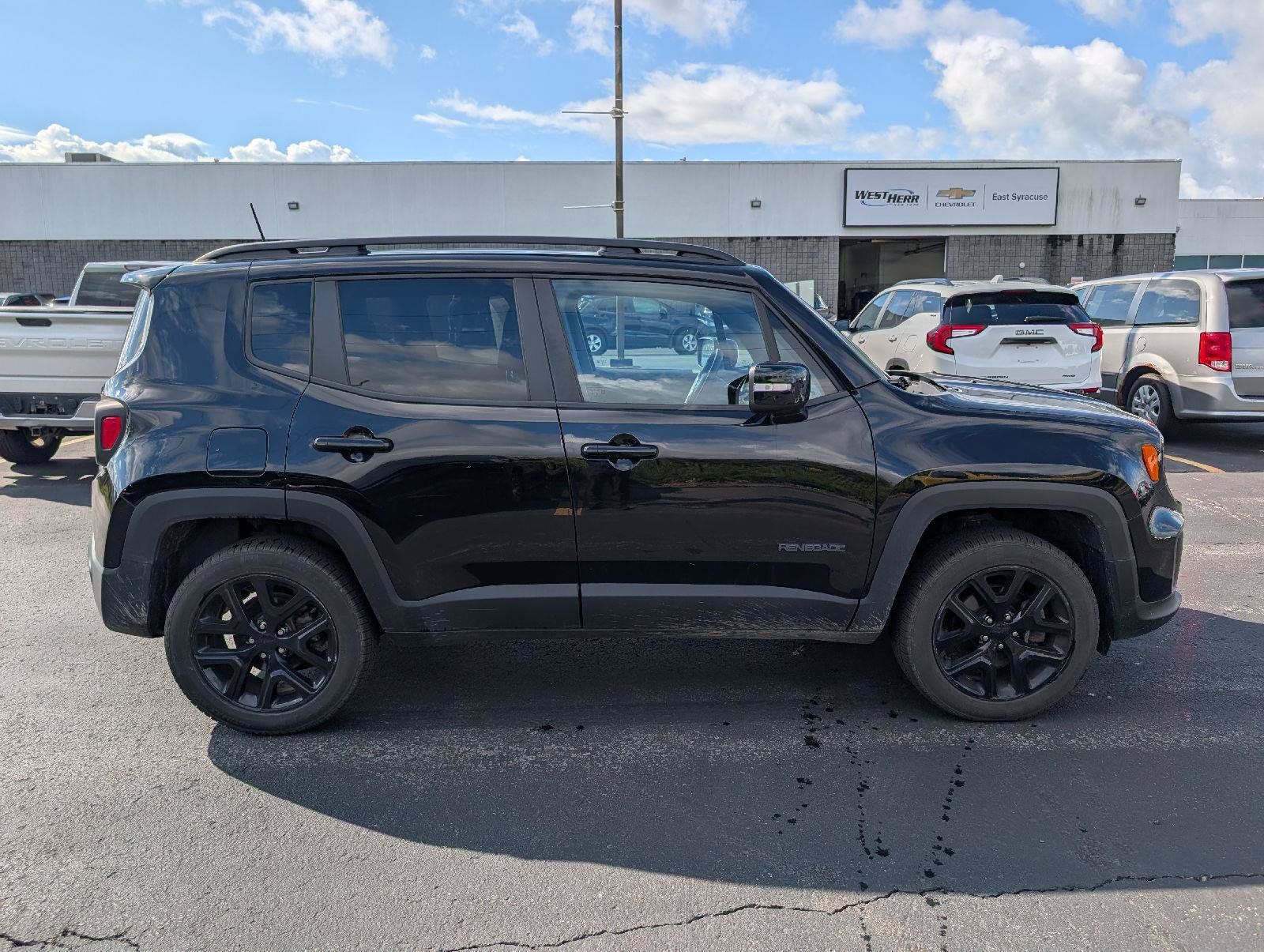 Used 2022 Jeep Renegade Altitude AWD/4WD image 8