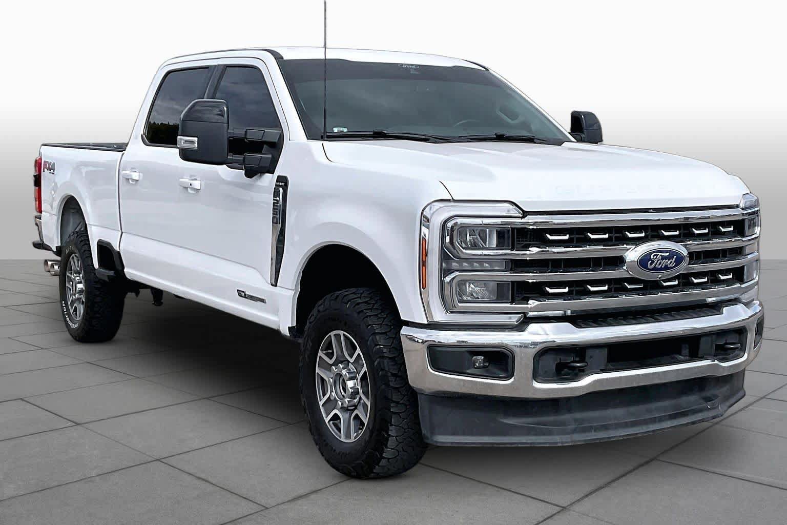 Used 2025 Ford F250 Lariat w/ FX4 Off-Road Package AWD/4WD image 3