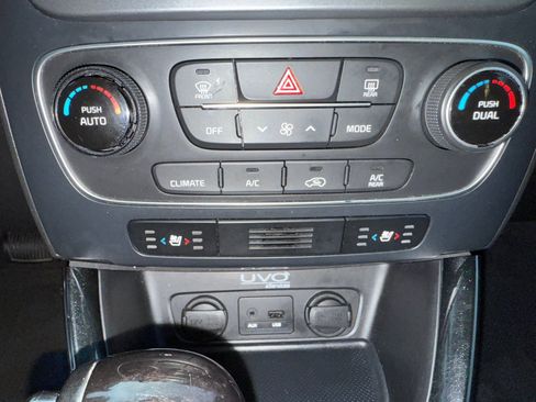 Used 2015 Kia Sorento SX image 12