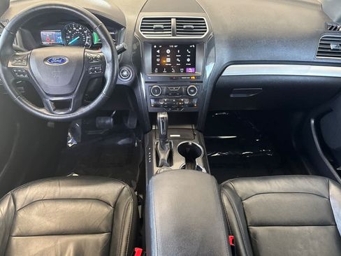 Used 2017 Ford Explorer XLT w/ Equipment Group 202A AWD/4WD image 3