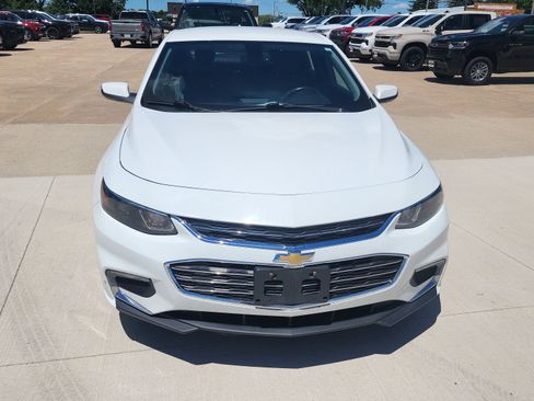 Used 2016 Chevrolet Malibu LT w/ Leather Package FWD image 2