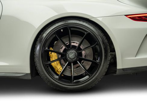 Used 2018 Porsche 911 GT3 RWD image 24