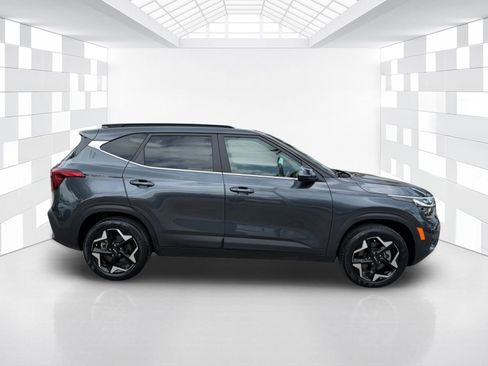 Used 2024 Kia Seltos EX AWD/4WD image 8