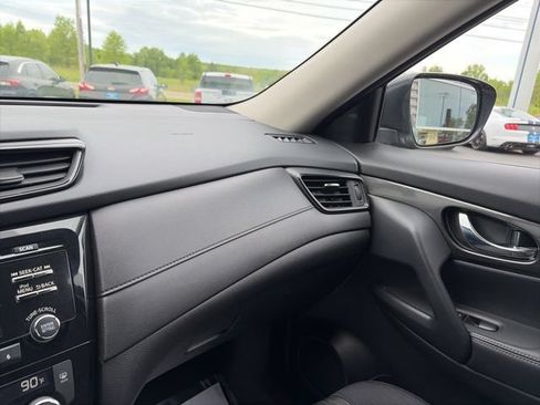 Used 2017 Nissan Rogue SV FWD image 20
