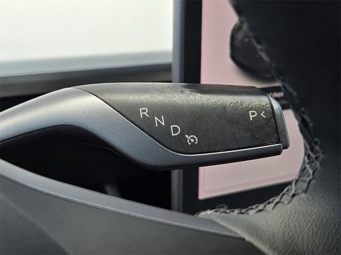 Used 2021 Tesla Model Y Long Range image 24