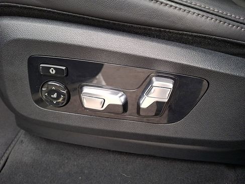 Certified 2024 BMW X7 xDrive40i w/ Premium Package image 12