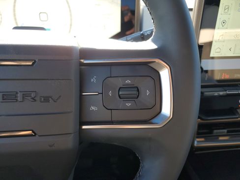 New 2025 GMC Hummer EV 2X image 25