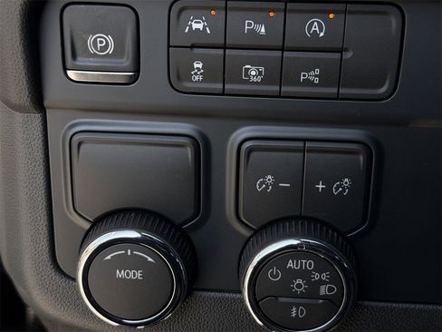 New 2026 Chevrolet Suburban Premier image 21