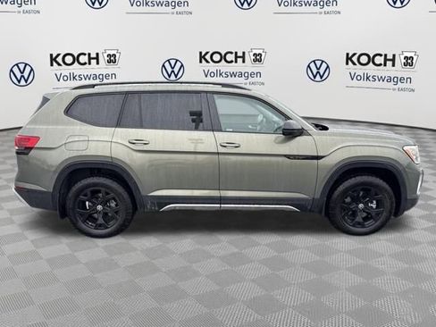 Used 2025 Volkswagen Atlas Peak Edition SE image 9