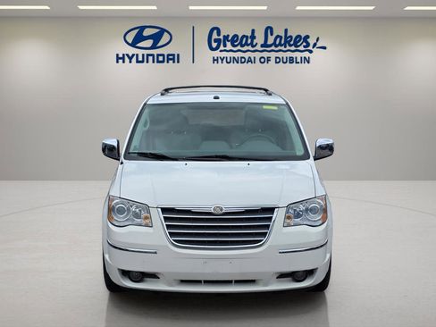 Used 2009 Chrysler Town & Country Limited w/ Entertainment Group #3 FWD image 8
