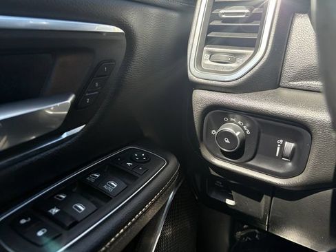 Used 2024 RAM 1500 Laramie AWD/4WD image 28