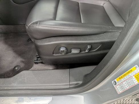 Used 2025 Cadillac XT4 Premium Luxury FWD image 15