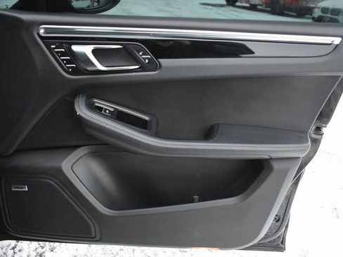 Used 2017 Porsche Macan S w/ Premium Package Plus image 44