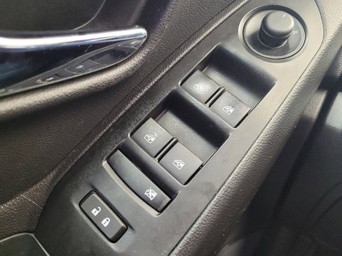 Used 2020 Chevrolet Trax LT w/ LT Convenience Package FWD image 27