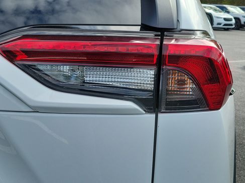 Used 2019 Toyota RAV4 LE image 11