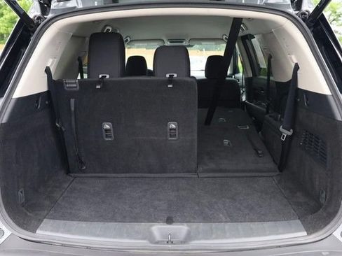 Certified 2025 Nissan Pathfinder SV FWD image 8