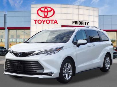 Used 2023 Toyota Sienna Platinum