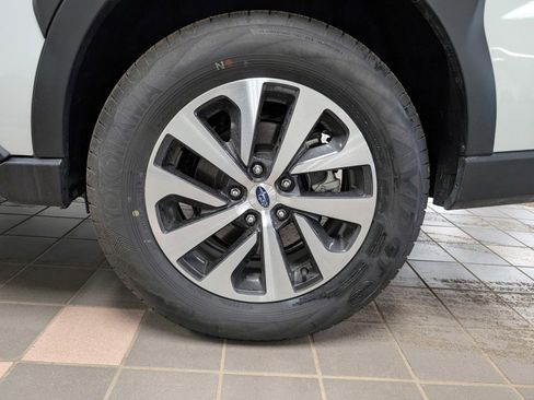 Used 2025 Subaru Outback Premium image 31