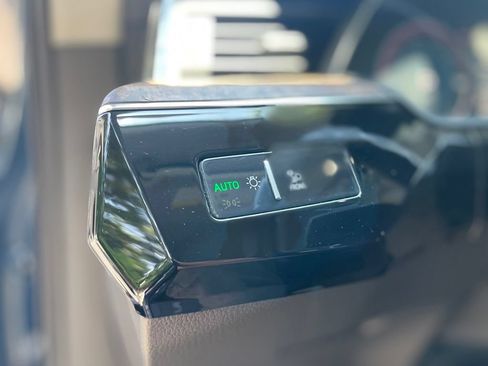 Used 2019 Audi e-tron Prestige w/ Prestige Package AWD/4WD image 11