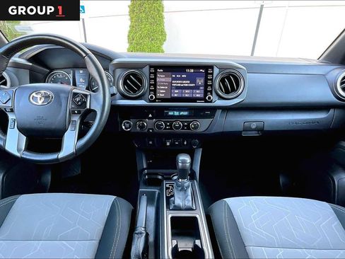 Certified 2022 Toyota Tacoma TRD Off-Road AWD/4WD image 15