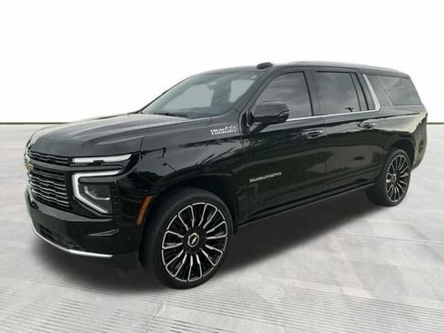 Used 2025 Chevrolet Suburban High Country AWD/4WD image 3